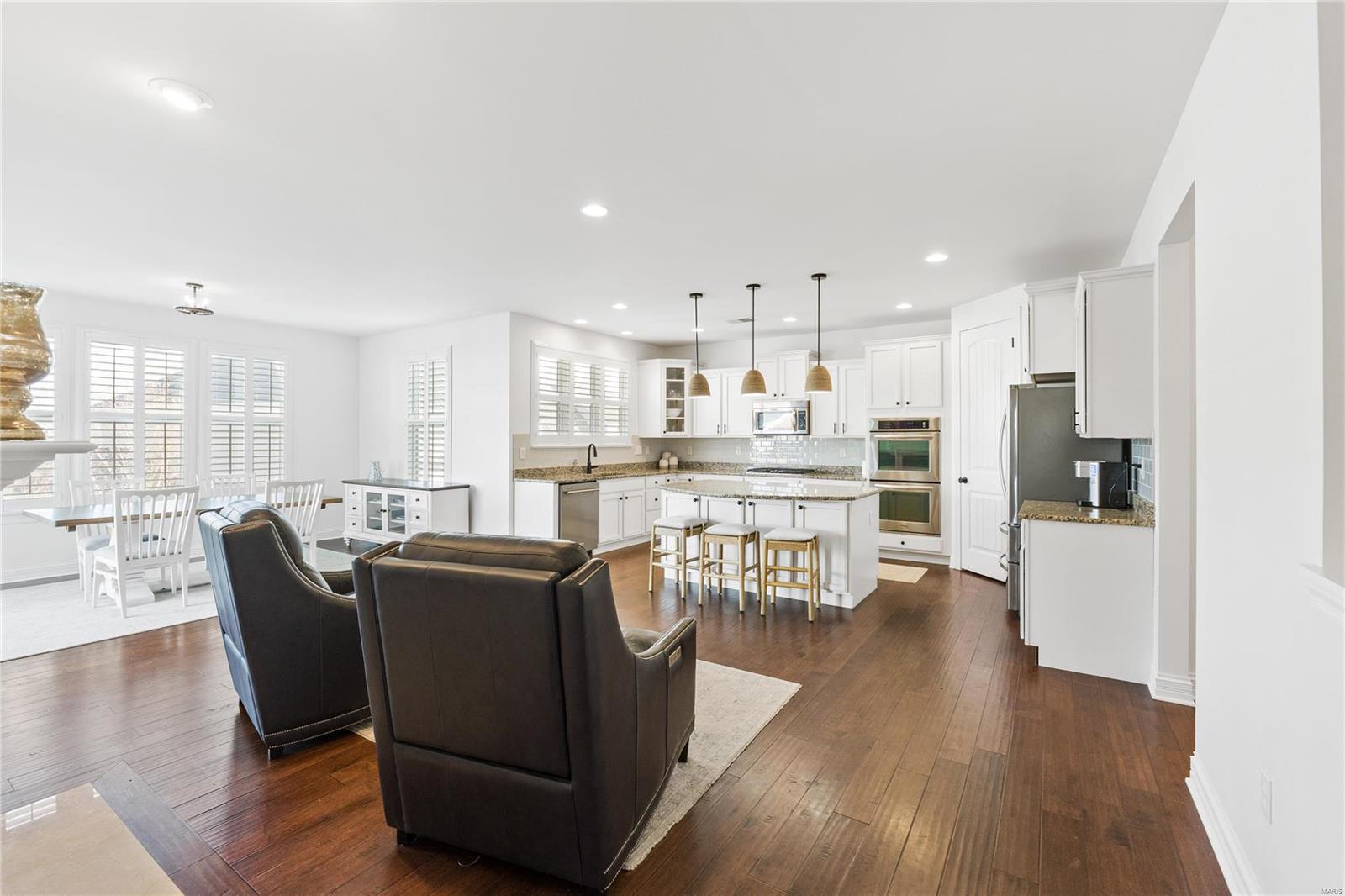 Chesterfield, Missouri 63005, United States, 5 Bedrooms Bedrooms, ,5 BathroomsBathrooms,Residential,Pending,22164