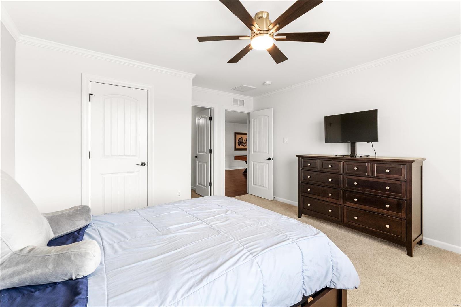 Chesterfield, Missouri 63005, United States, 5 Bedrooms Bedrooms, ,5 BathroomsBathrooms,Residential,Pending,22164