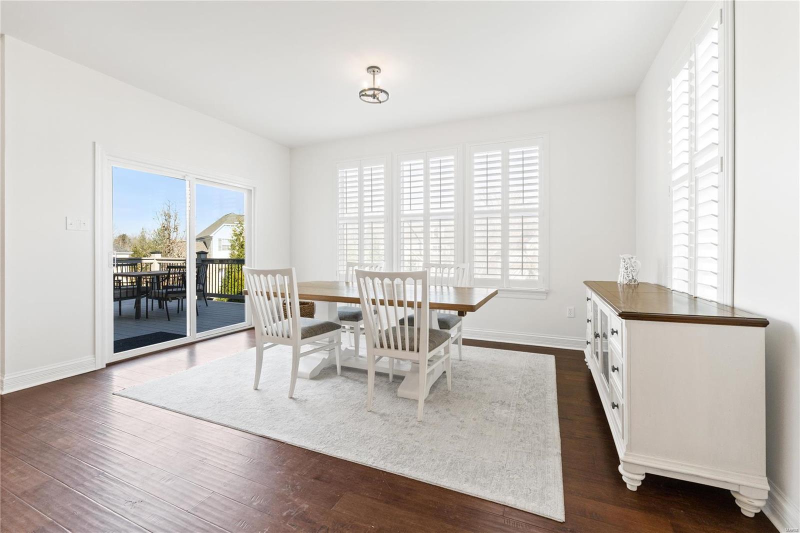 Chesterfield, Missouri 63005, United States, 5 Bedrooms Bedrooms, ,5 BathroomsBathrooms,Residential,Pending,22164