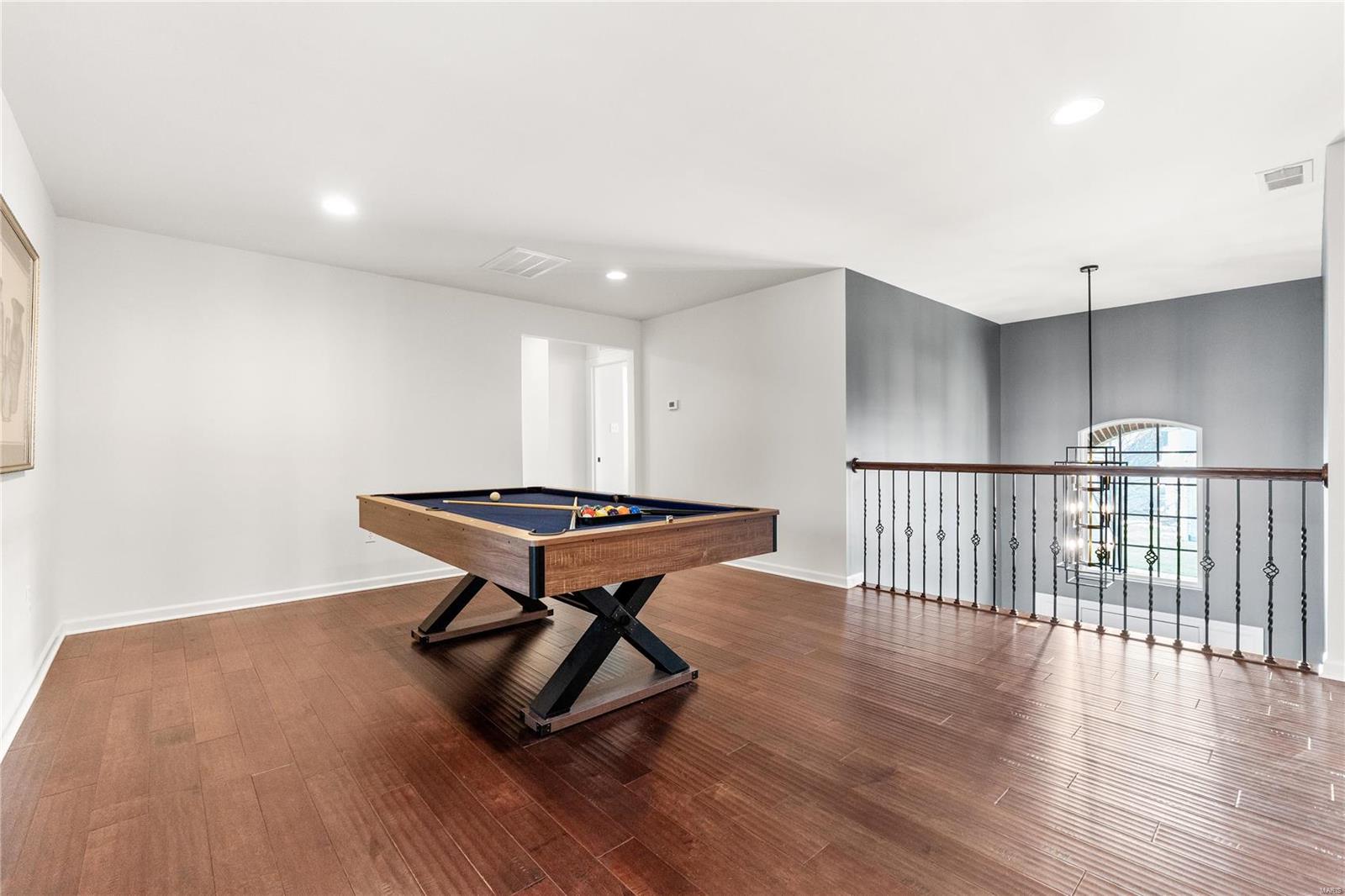 Chesterfield, Missouri 63005, United States, 5 Bedrooms Bedrooms, ,5 BathroomsBathrooms,Residential,Pending,22164