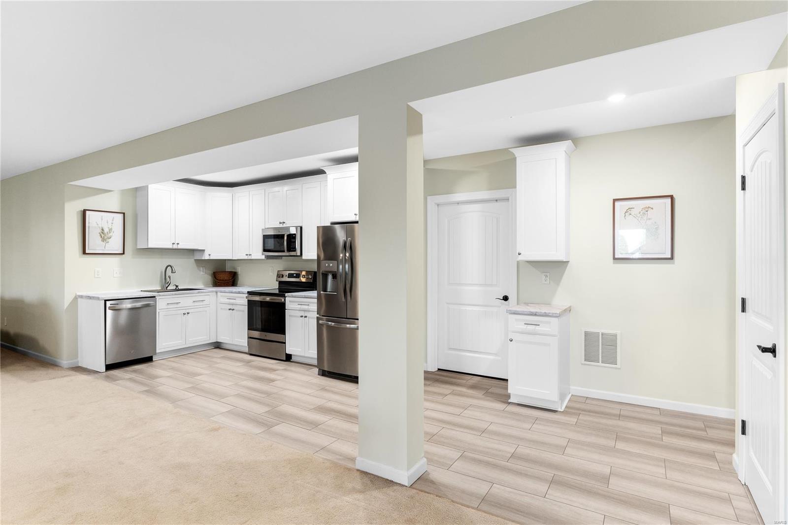 Chesterfield, Missouri 63005, United States, 5 Bedrooms Bedrooms, ,5 BathroomsBathrooms,Residential,Pending,22164