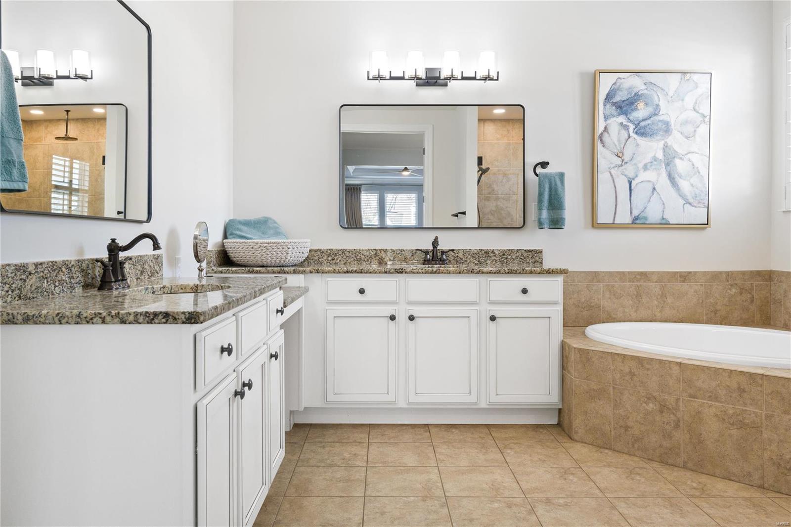 Chesterfield, Missouri 63005, United States, 5 Bedrooms Bedrooms, ,5 BathroomsBathrooms,Residential,Pending,22164