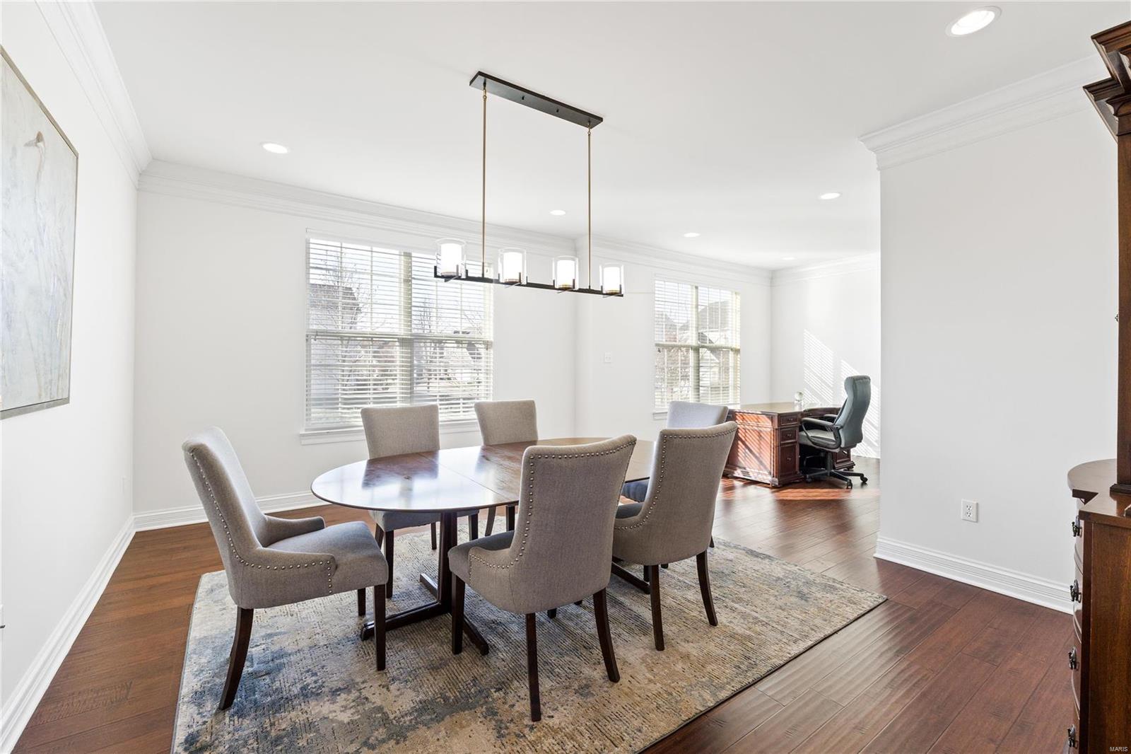 Chesterfield, Missouri 63005, United States, 5 Bedrooms Bedrooms, ,5 BathroomsBathrooms,Residential,Pending,22164