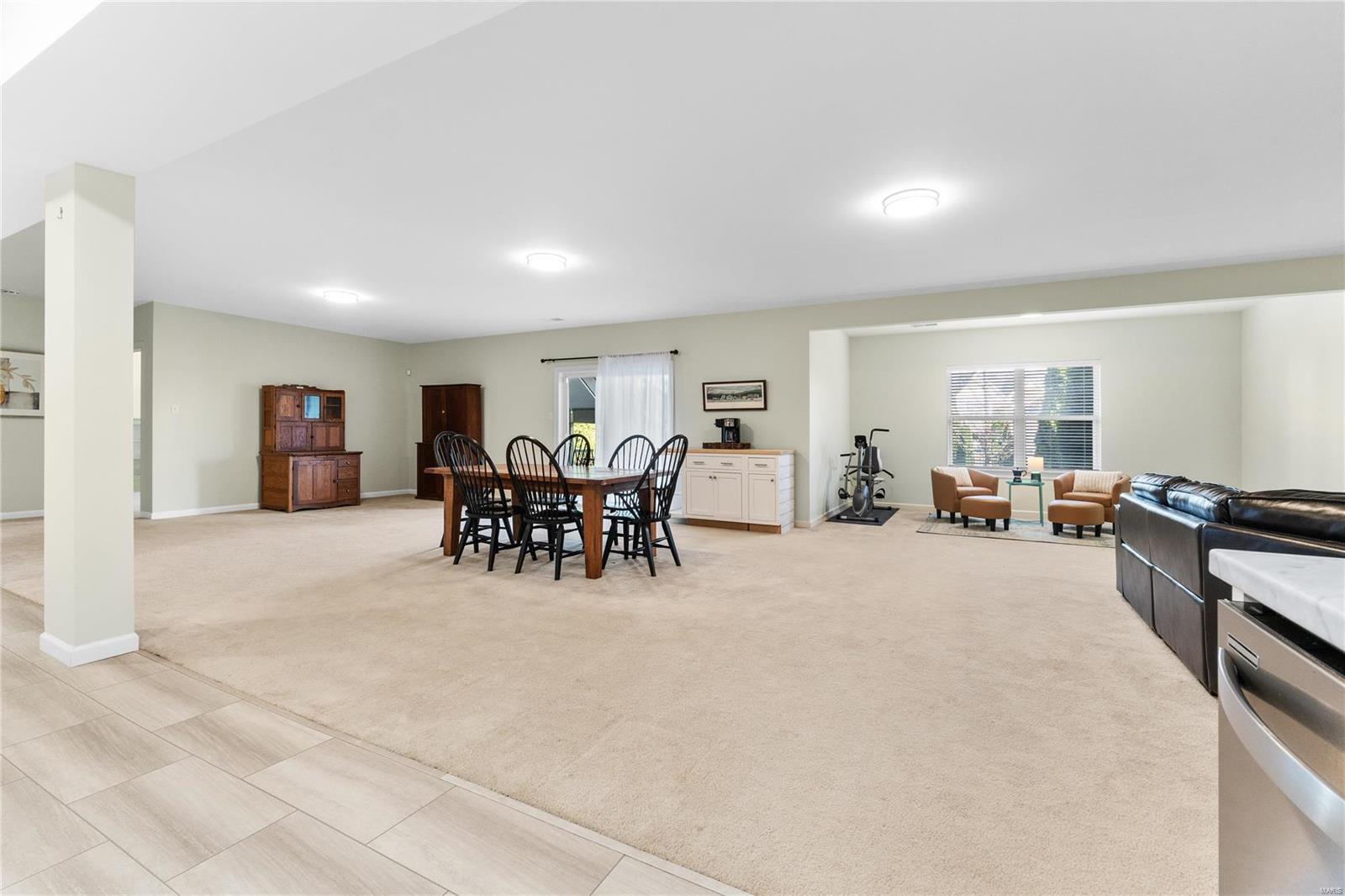 Chesterfield, Missouri 63005, United States, 5 Bedrooms Bedrooms, ,5 BathroomsBathrooms,Residential,Pending,22164