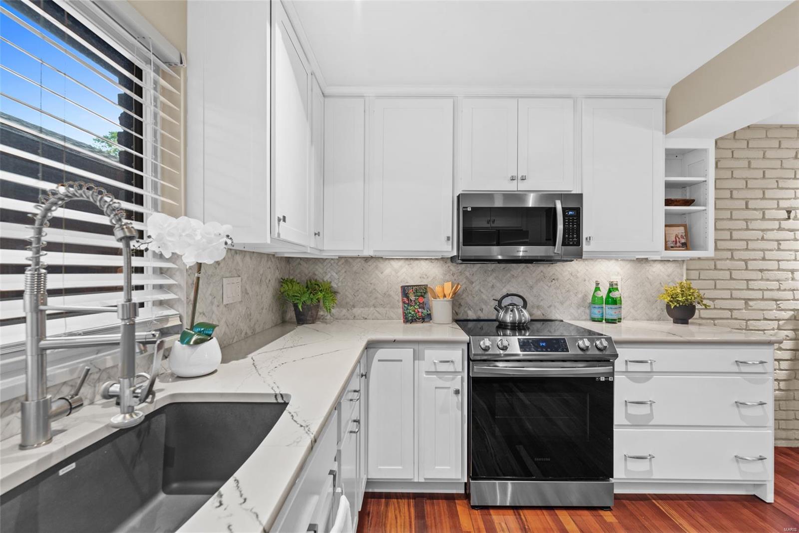 Kirkwood, Missouri 63122, United States, 3 Bedrooms Bedrooms, ,3 BathroomsBathrooms,Residential,Pending,123132