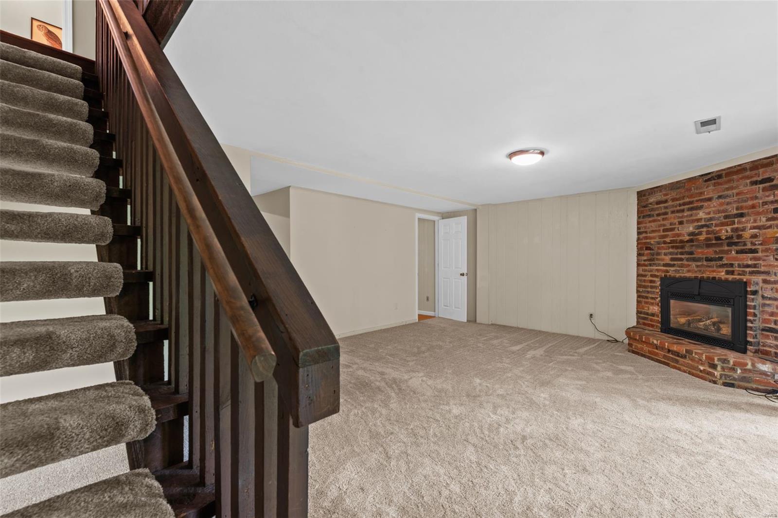 Kirkwood, Missouri 63122, United States, 3 Bedrooms Bedrooms, ,3 BathroomsBathrooms,Residential,Pending,123132