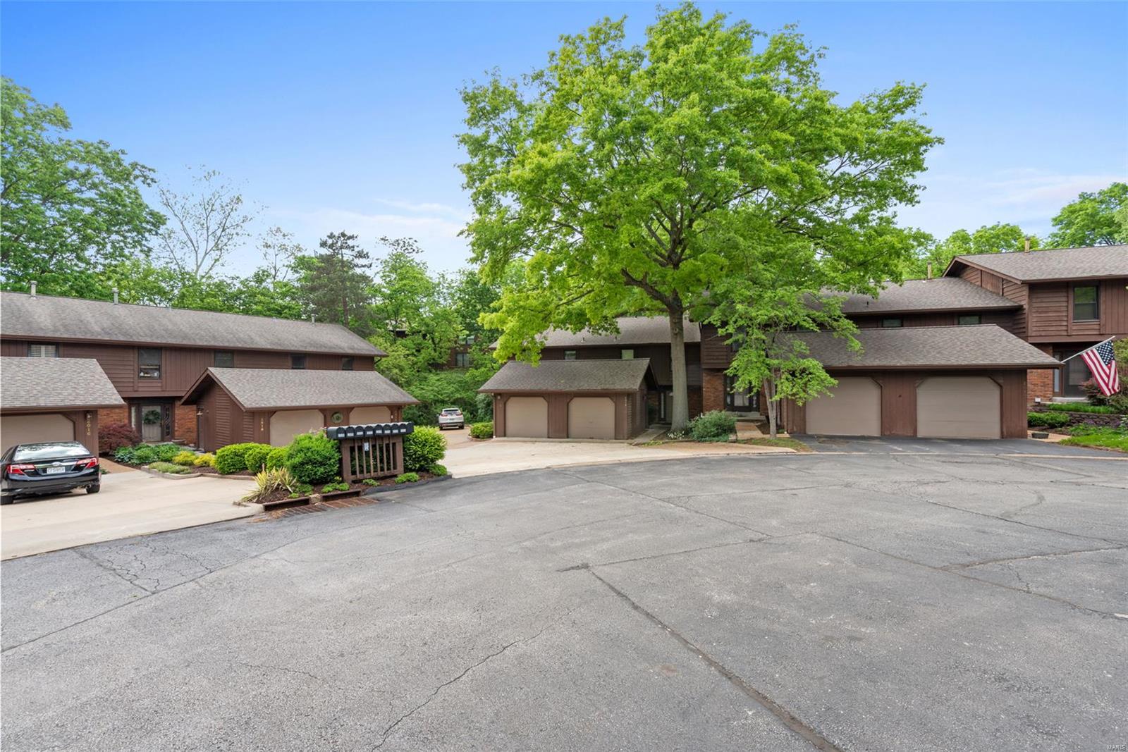 Kirkwood, Missouri 63122, United States, 3 Bedrooms Bedrooms, ,3 BathroomsBathrooms,Residential,Pending,123132