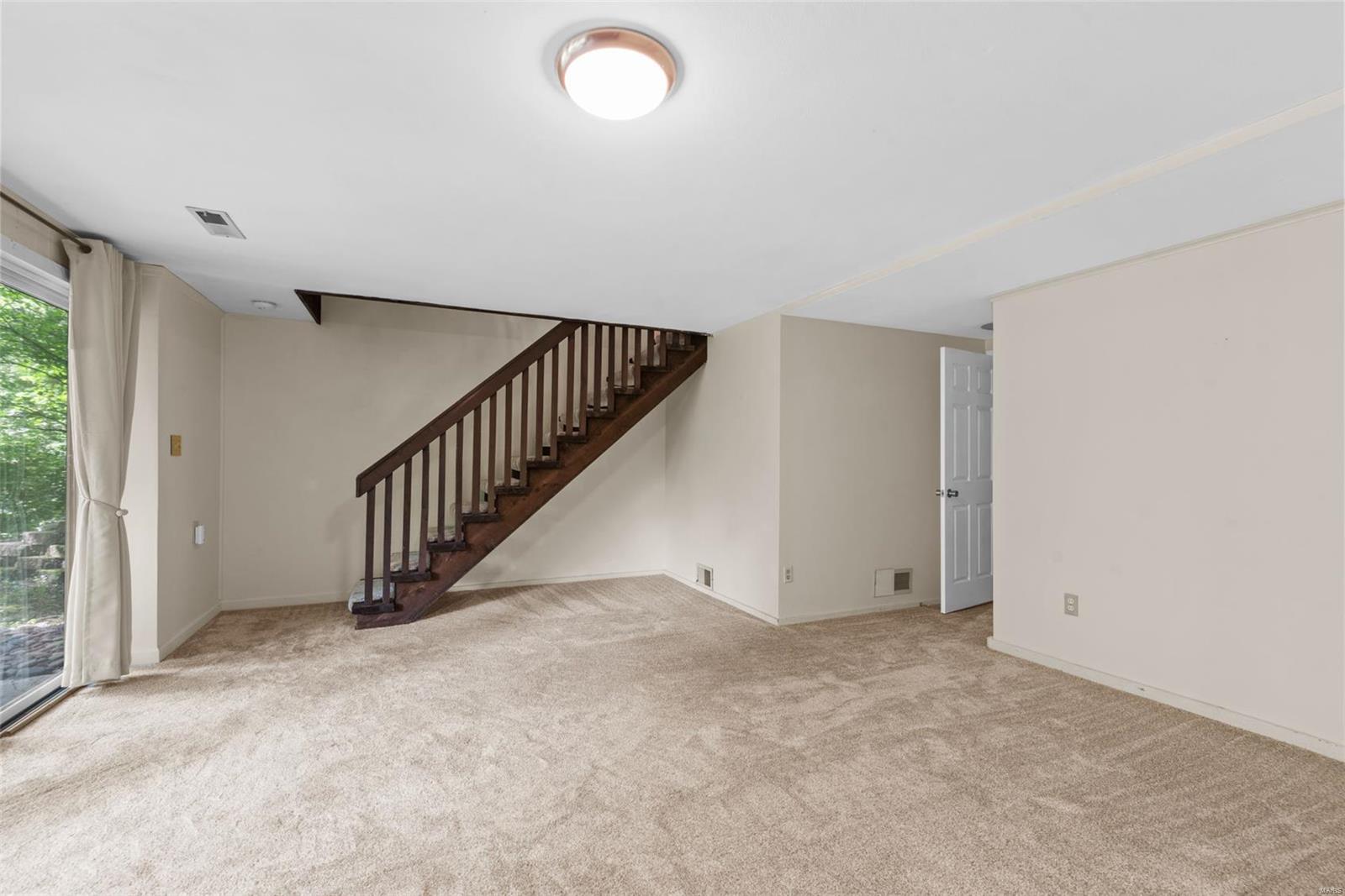 Kirkwood, Missouri 63122, United States, 3 Bedrooms Bedrooms, ,3 BathroomsBathrooms,Residential,Pending,123132