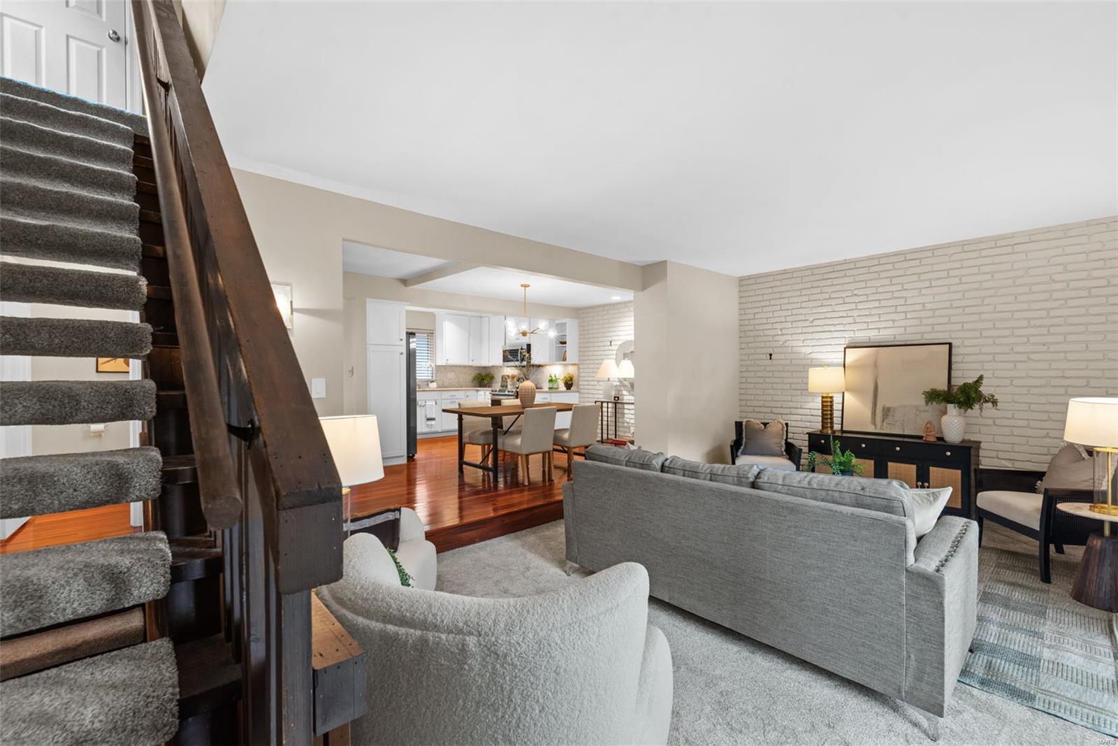 Kirkwood, Missouri 63122, United States, 3 Bedrooms Bedrooms, ,3 BathroomsBathrooms,Residential,Pending,123132