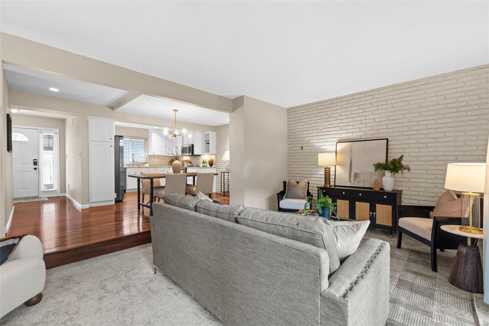 Kirkwood, Missouri 63122, United States, 3 Bedrooms Bedrooms, ,3 BathroomsBathrooms,Residential,Pending,123132