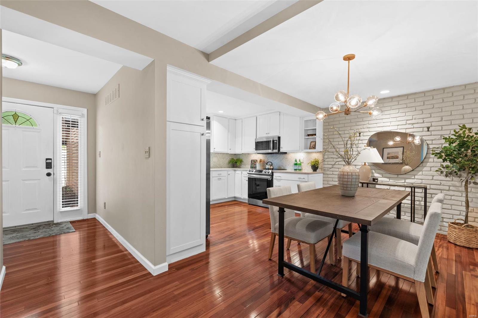 Kirkwood, Missouri 63122, United States, 3 Bedrooms Bedrooms, ,3 BathroomsBathrooms,Residential,Pending,123132