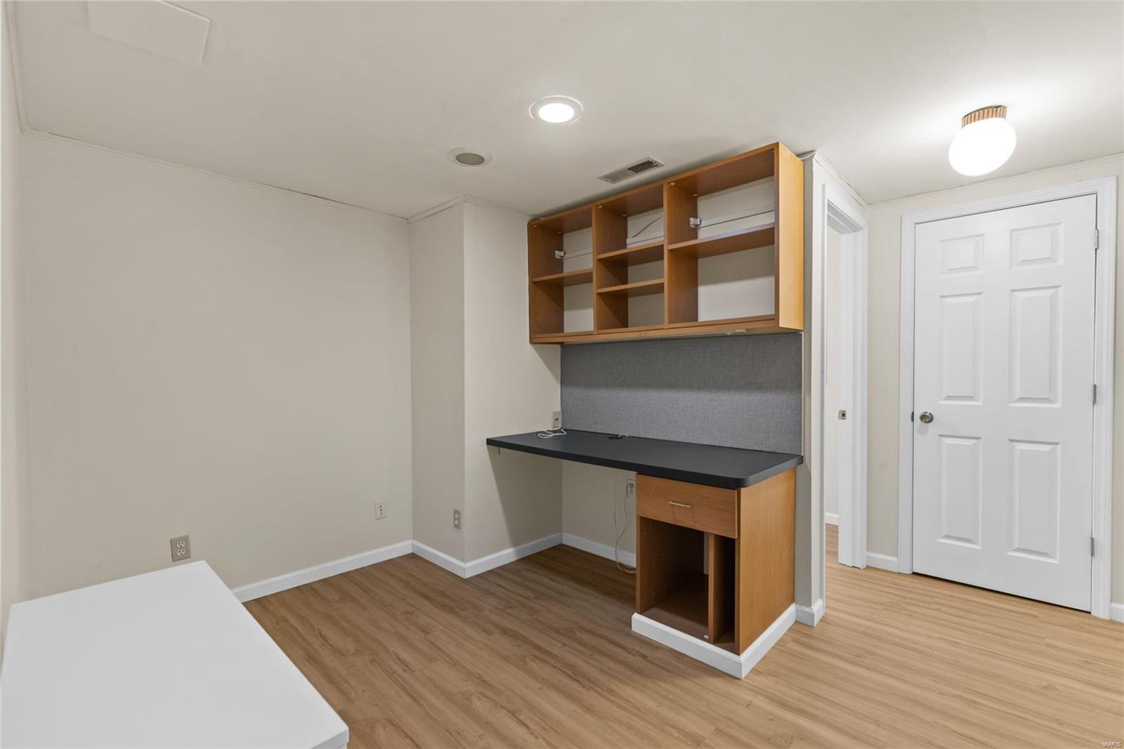 Kirkwood, Missouri 63122, United States, 3 Bedrooms Bedrooms, ,3 BathroomsBathrooms,Residential,Pending,123132