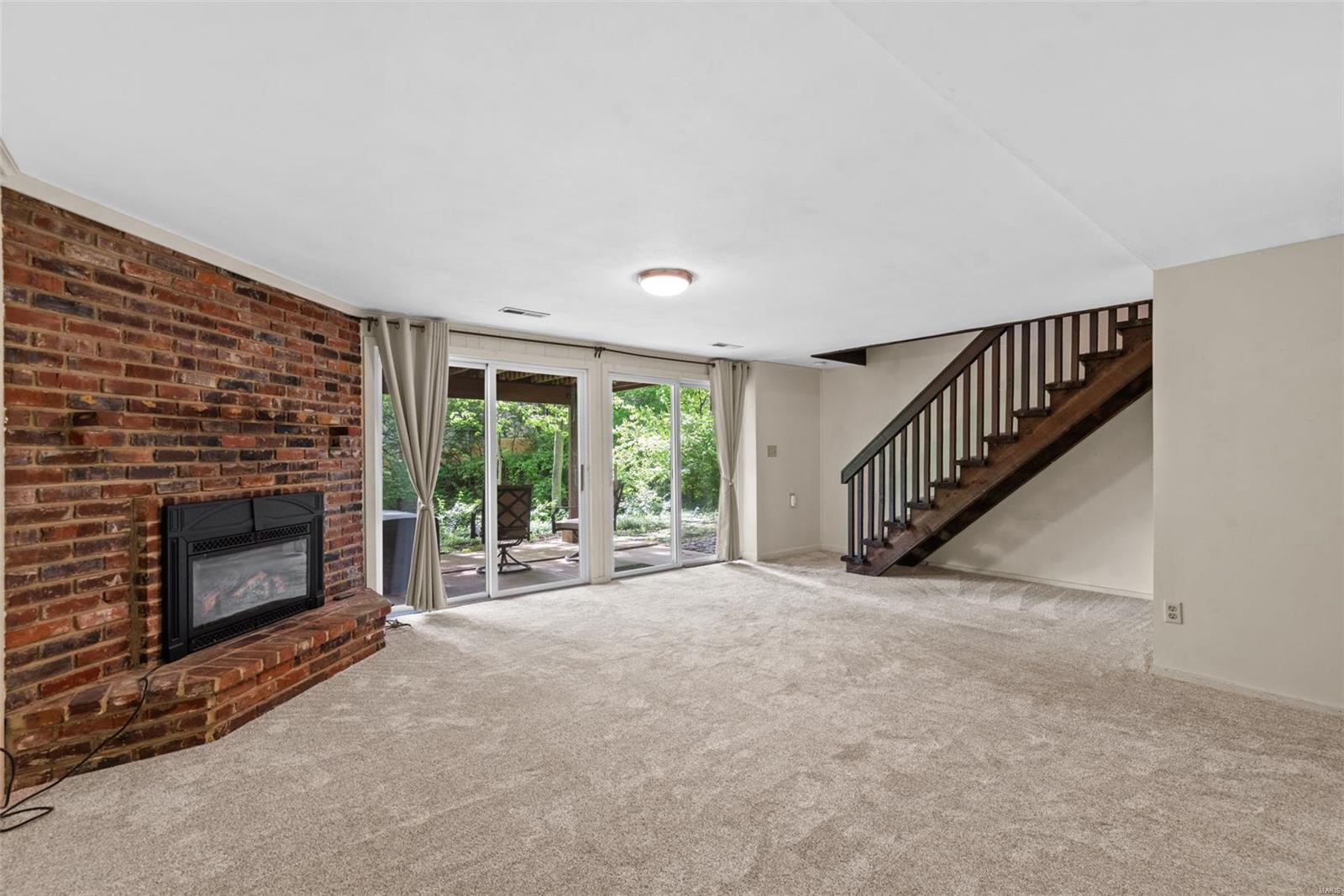 Kirkwood, Missouri 63122, United States, 3 Bedrooms Bedrooms, ,3 BathroomsBathrooms,Residential,Pending,123132