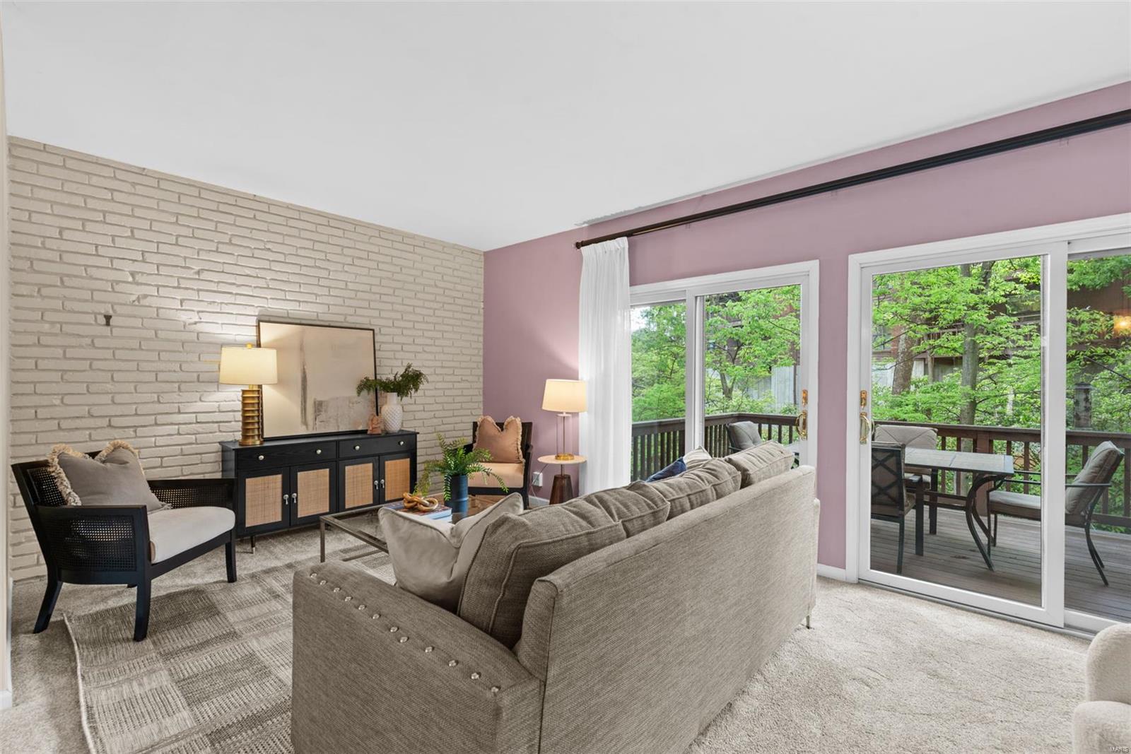 Kirkwood, Missouri 63122, United States, 3 Bedrooms Bedrooms, ,3 BathroomsBathrooms,Residential,Pending,123132