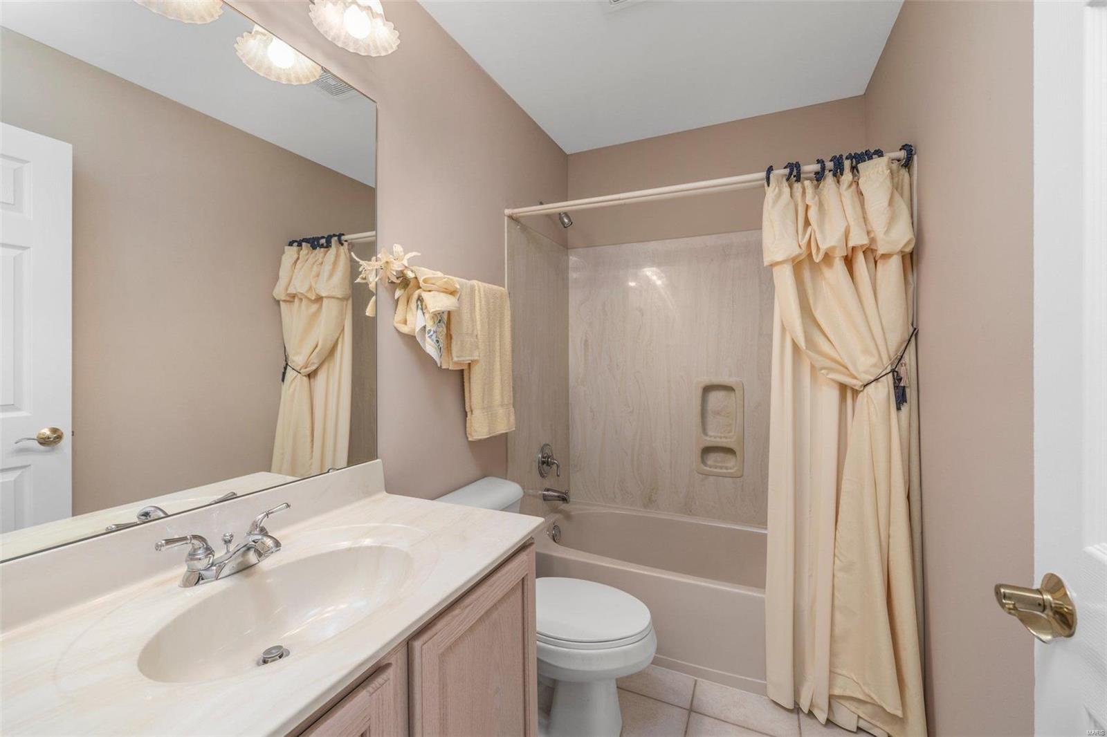 OFallon, Missouri 63368, United States, 3 Bedrooms Bedrooms, ,5 BathroomsBathrooms,Residential,Pending,44555