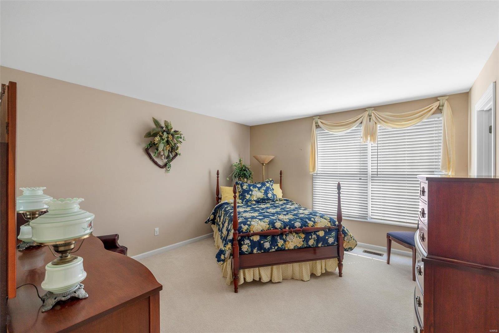 OFallon, Missouri 63368, United States, 3 Bedrooms Bedrooms, ,5 BathroomsBathrooms,Residential,Pending,44555