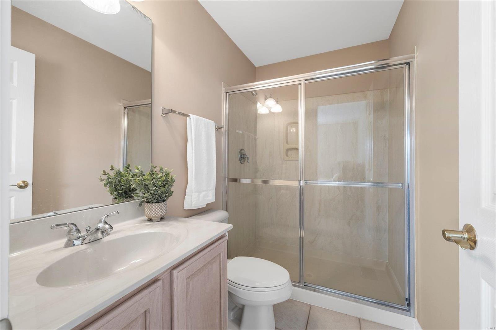 OFallon, Missouri 63368, United States, 3 Bedrooms Bedrooms, ,5 BathroomsBathrooms,Residential,Pending,44555