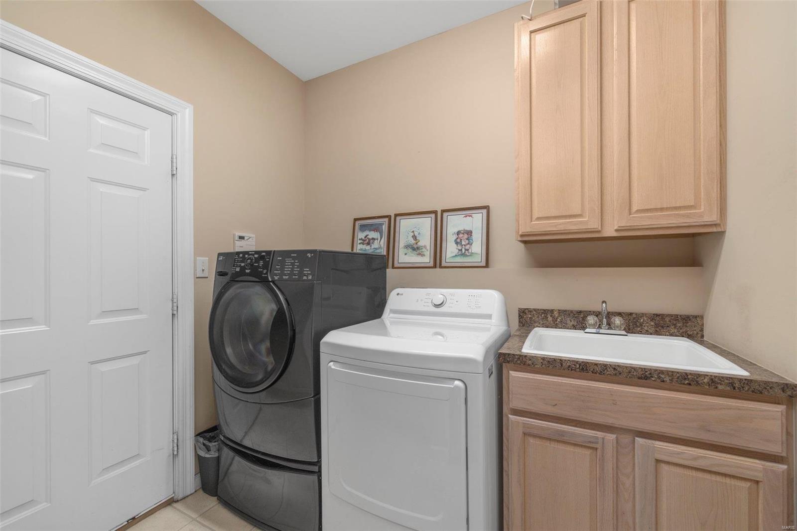 OFallon, Missouri 63368, United States, 3 Bedrooms Bedrooms, ,5 BathroomsBathrooms,Residential,Pending,44555