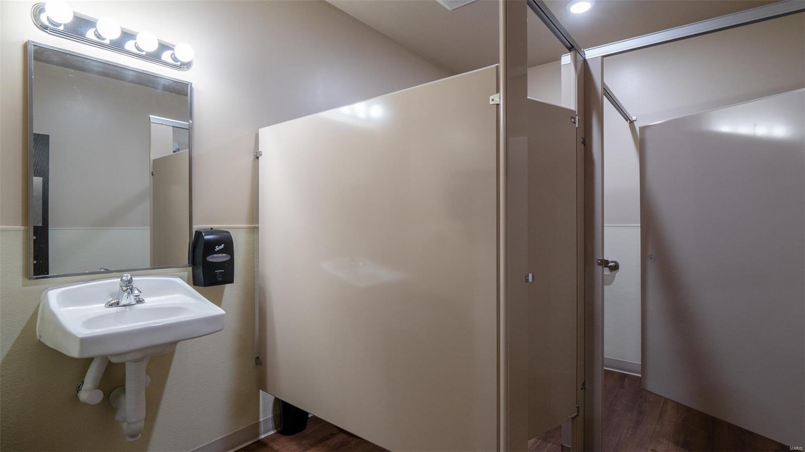 Commercial - Commercial Sale