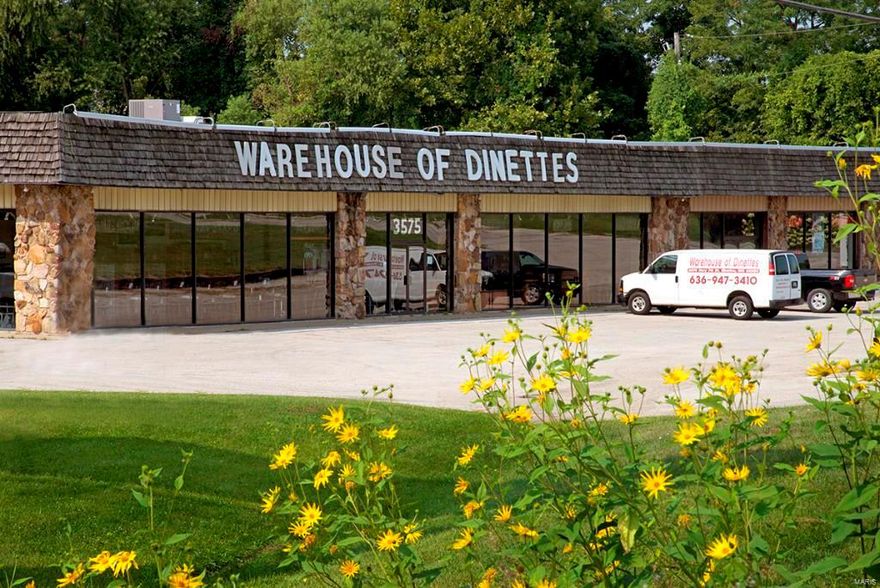 Location location location.  High visibility, high car count! Level land and plenty of room to expand.  Potential extra money for renting sign space and separate office building and land space. Plenty of parking some asphalt and some gravel plus plenty of land in back of building.  Great retail space. Location: High Traffic, Hwy/Interstate Frntg