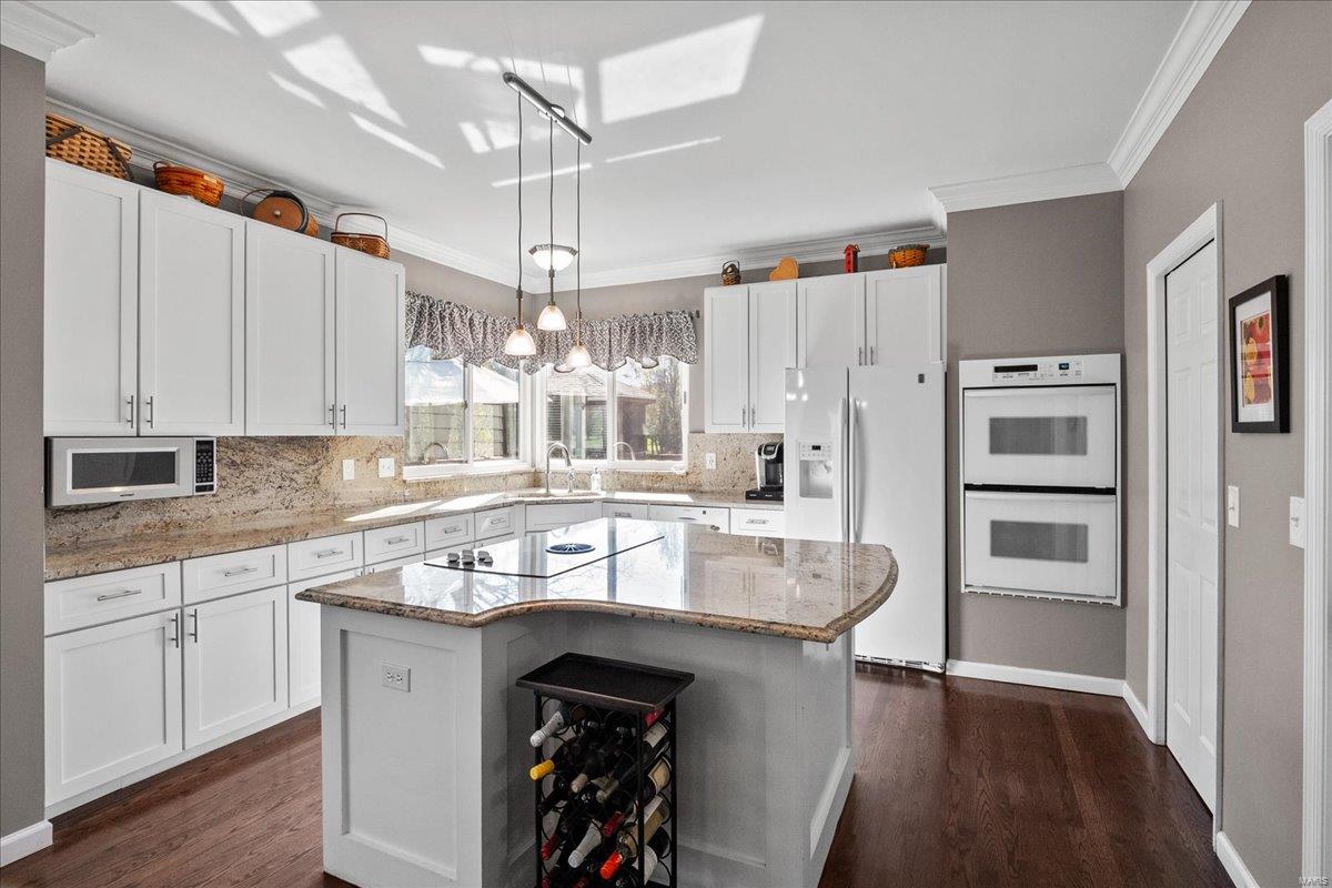 Wildwood, Missouri 63025, United States, 5 Bedrooms Bedrooms, ,5 BathroomsBathrooms,Residential,Pending,105617