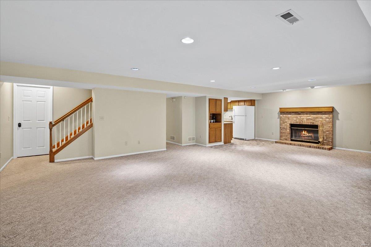 Wildwood, Missouri 63025, United States, 5 Bedrooms Bedrooms, ,5 BathroomsBathrooms,Residential,Pending,105617