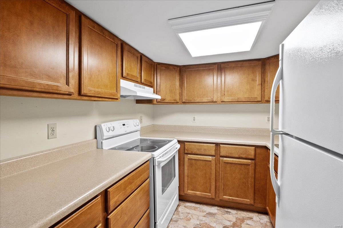 Wildwood, Missouri 63025, United States, 5 Bedrooms Bedrooms, ,5 BathroomsBathrooms,Residential,Pending,105617