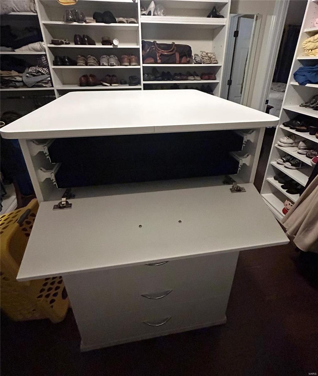 Wildwood, Missouri 63025, United States, 5 Bedrooms Bedrooms, ,5 BathroomsBathrooms,Residential,Pending,105617