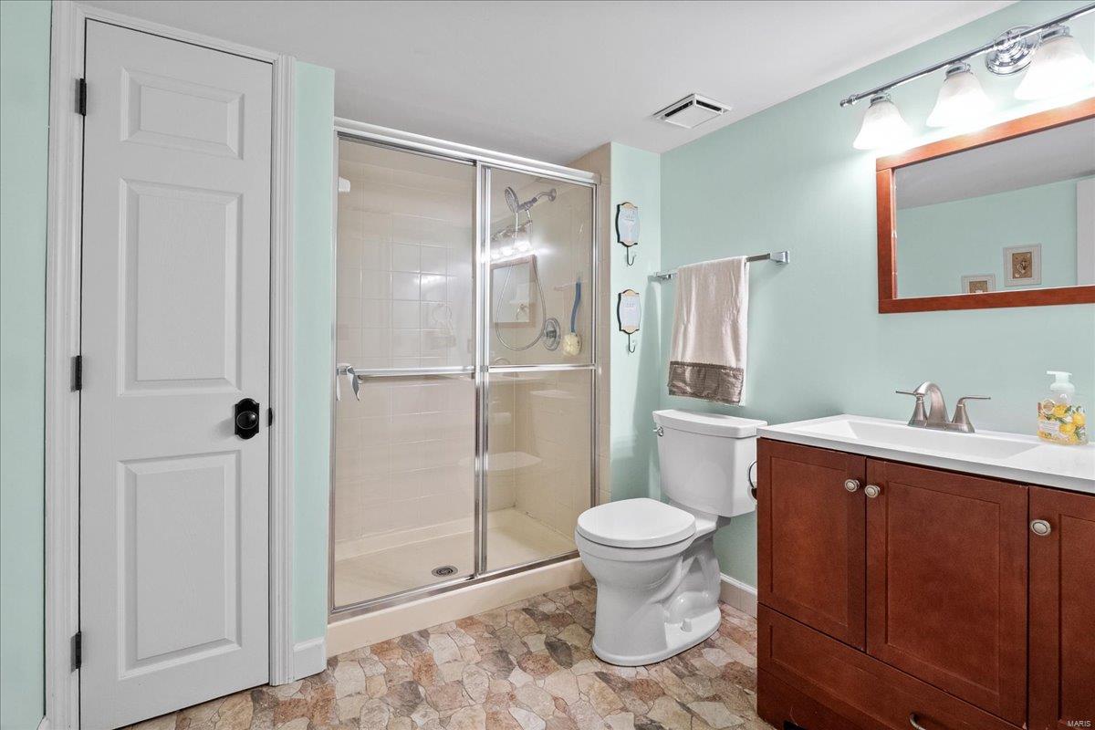 Wildwood, Missouri 63025, United States, 5 Bedrooms Bedrooms, ,5 BathroomsBathrooms,Residential,Pending,105617