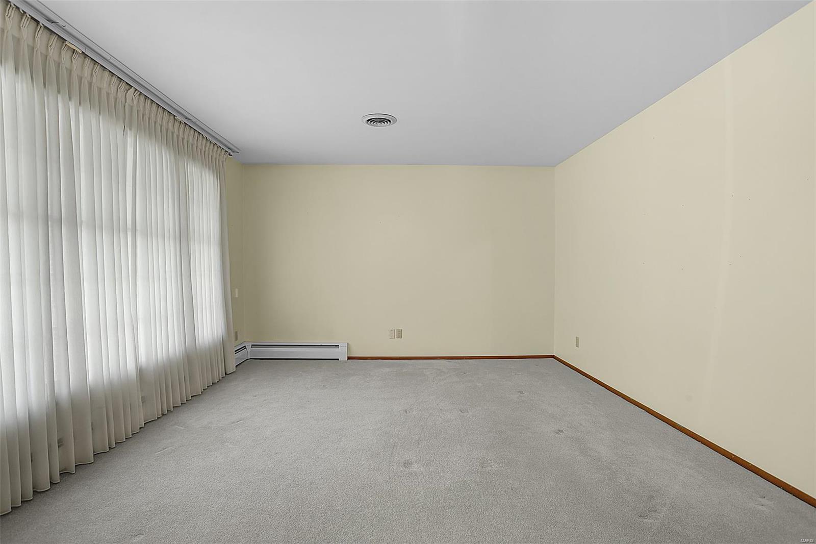 5587 Country Club Lane