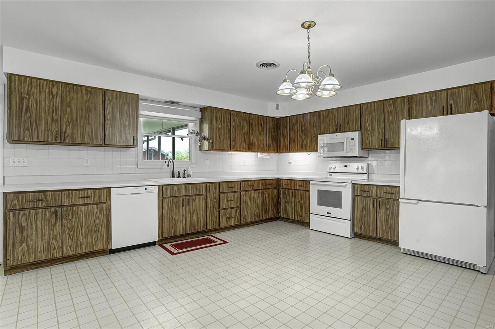 5587 Country Club Lane