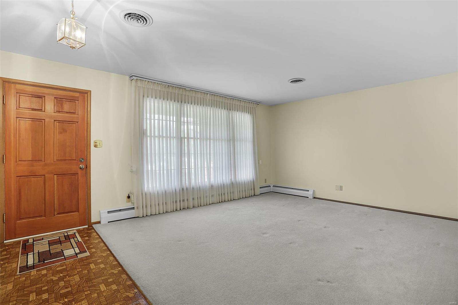 5587 Country Club Lane