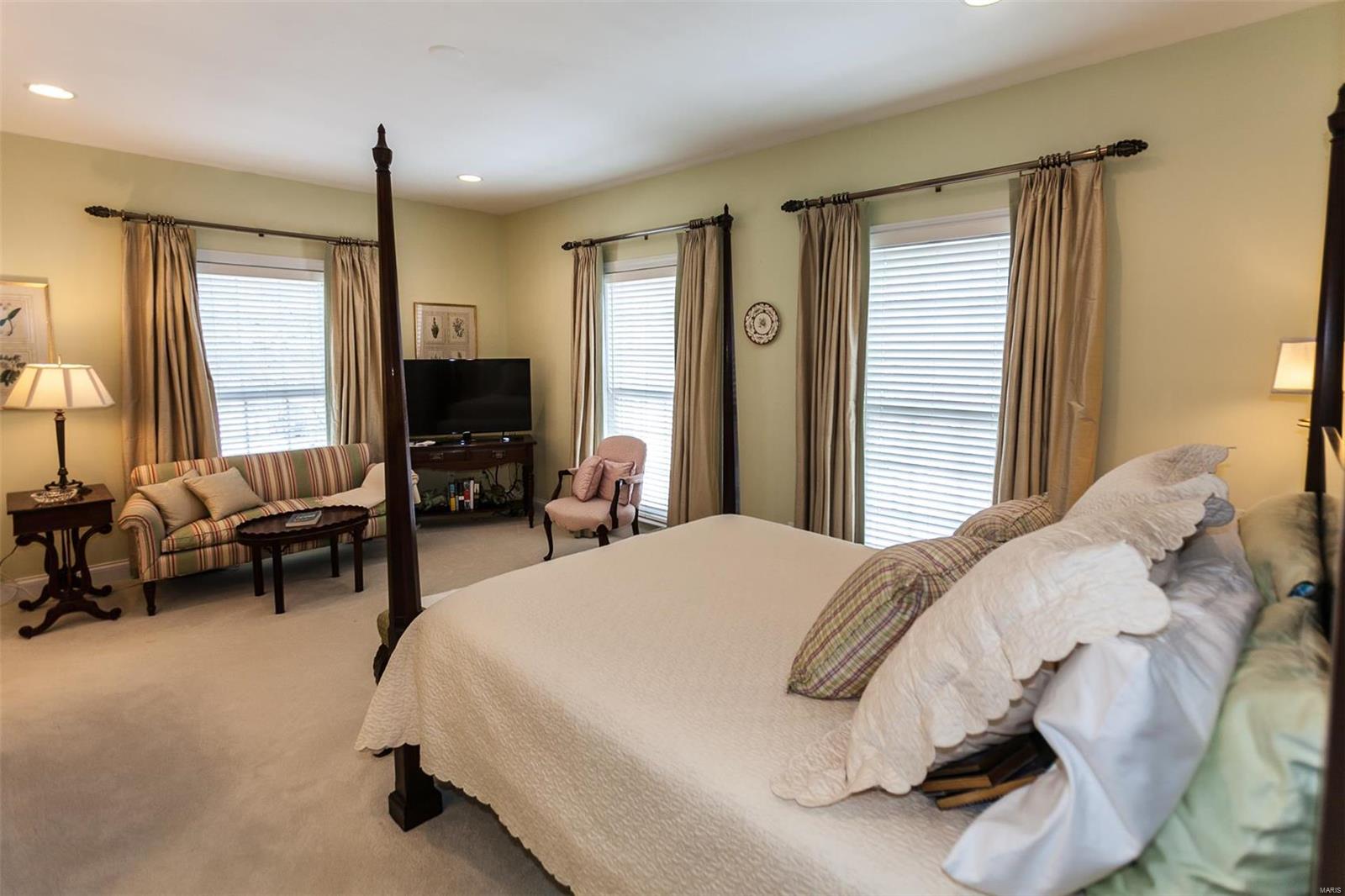 Glenridge/Oxford Twnhms A Condo - Residential