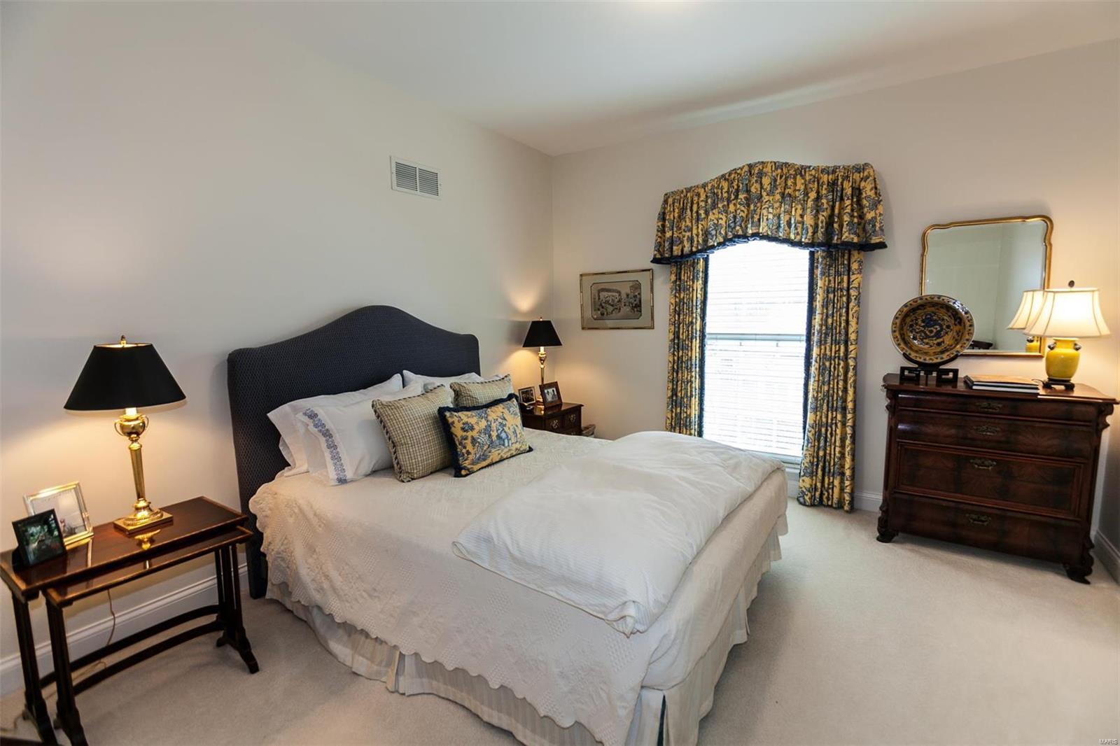 Glenridge/Oxford Twnhms A Condo - Residential