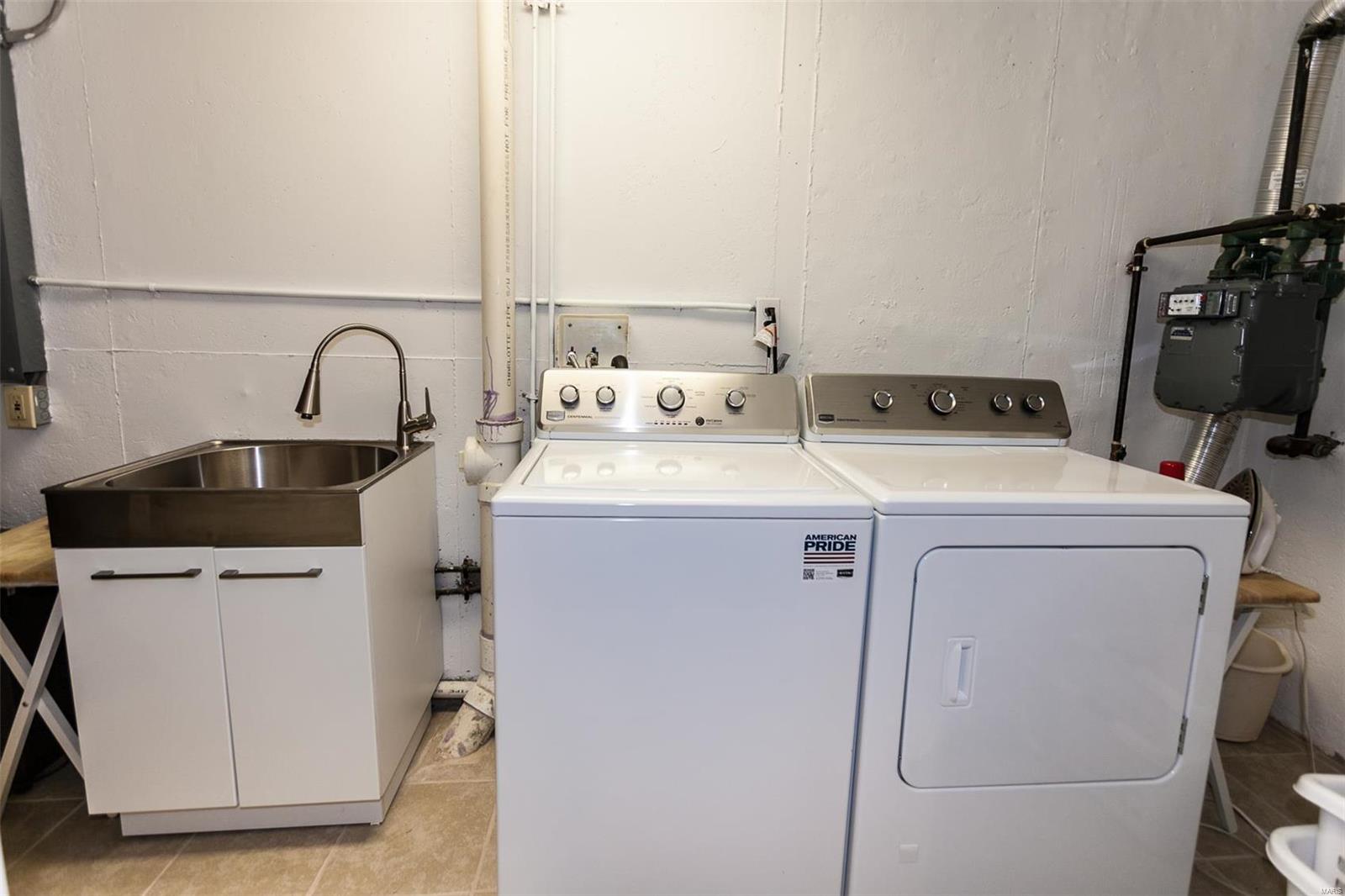 Glenridge/Oxford Twnhms A Condo - Residential