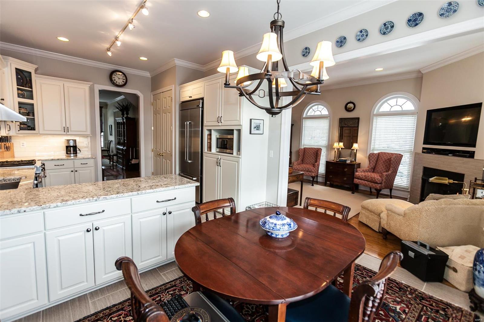 Glenridge/Oxford Twnhms A Condo - Residential