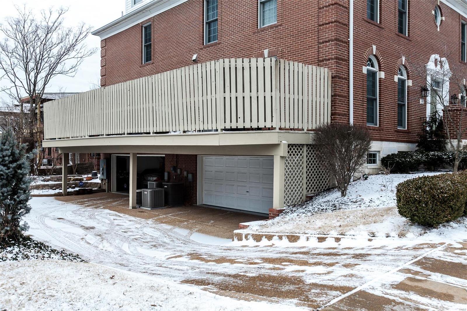 Glenridge/Oxford Twnhms A Condo - Residential