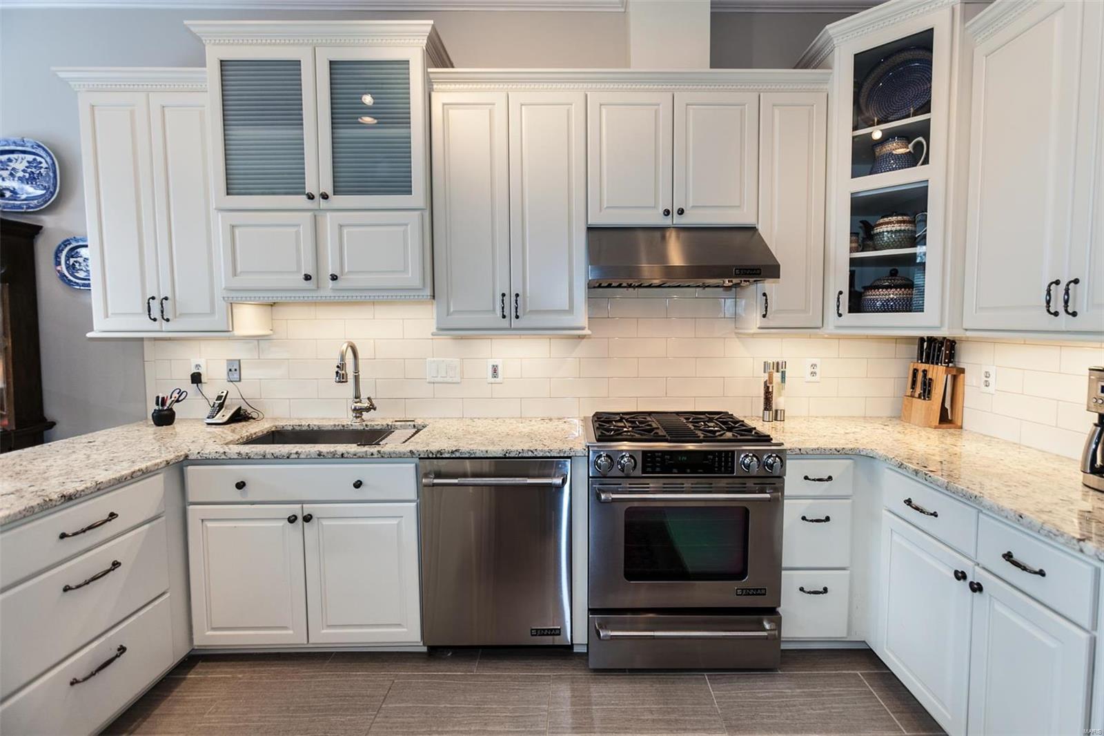 Glenridge/Oxford Twnhms A Condo - Residential