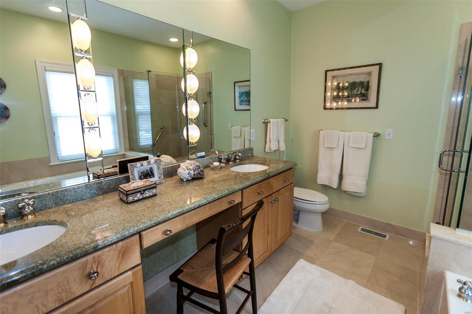 Glenridge/Oxford Twnhms A Condo - Residential