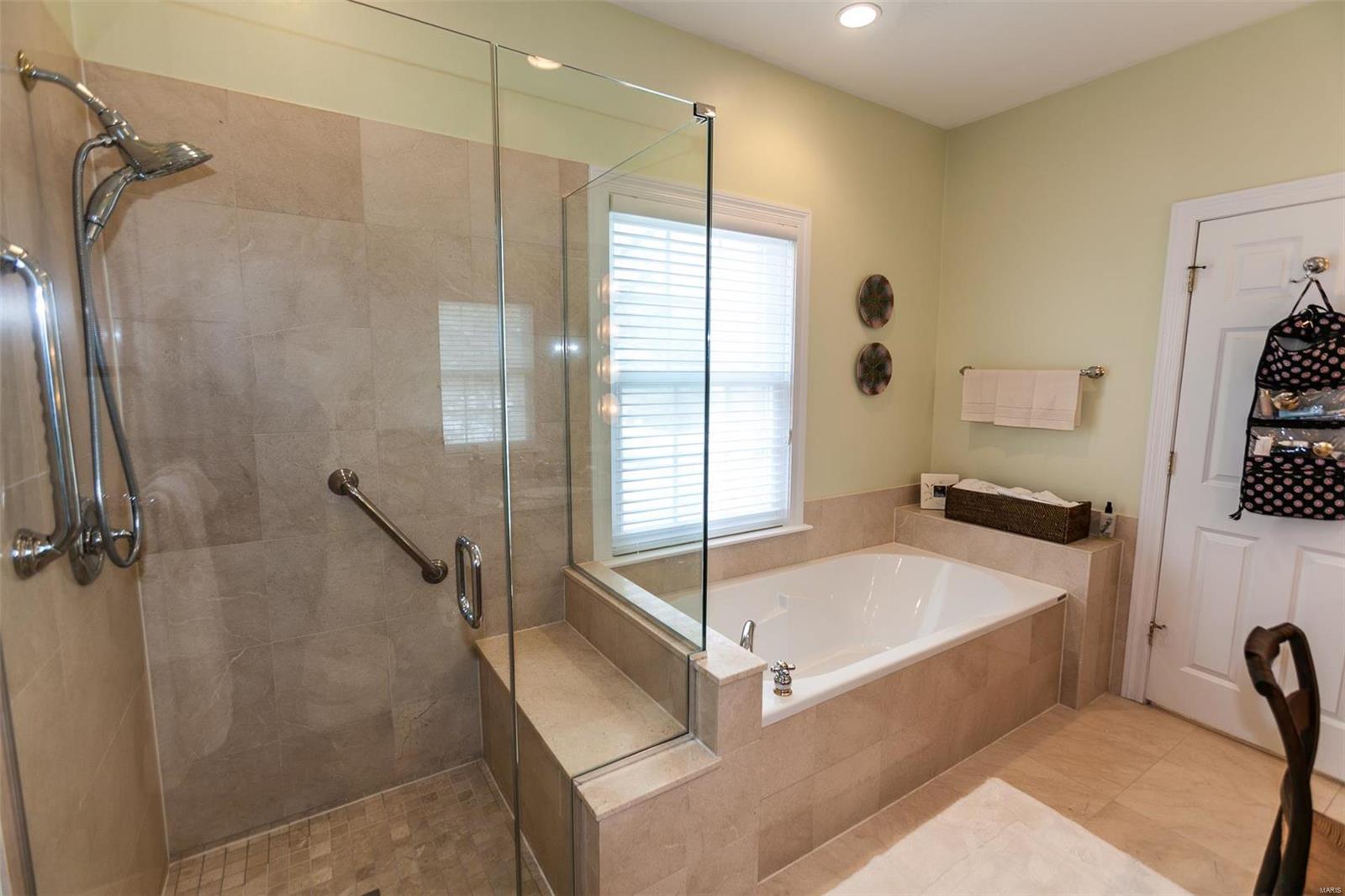 Glenridge/Oxford Twnhms A Condo - Residential