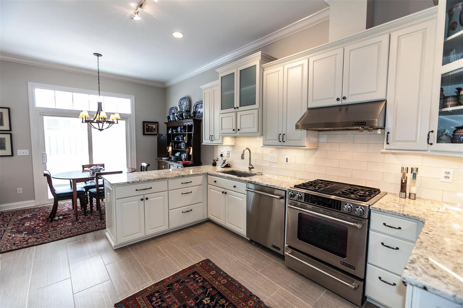 Glenridge/Oxford Twnhms A Condo - Residential