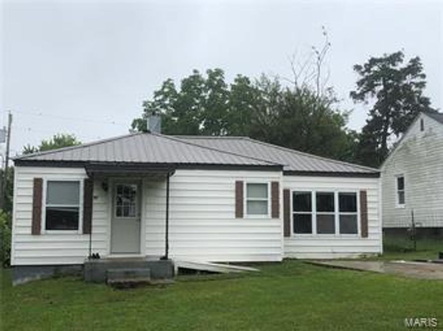 Great Starter home or investment property In a Handy Location to everything !!  This 3 or 4 bedroom home located near shopping, restaurants, easy access to I-44.  The extra room could be bedroom #4, or a tv room-playroom or den.  The home has a NEW METAL ROOF  just installed 2019.  Central Heat and Air, New laminate and carpeting throughout the home.  Storage shed.