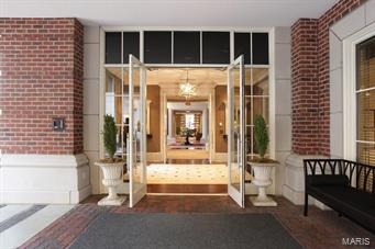 Plaza In Clayton A Condo The - Residential