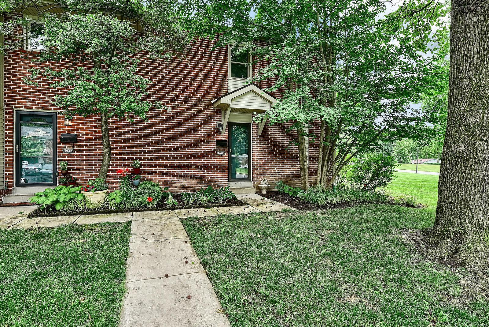 Rossridge Twnhs Condo - Residential