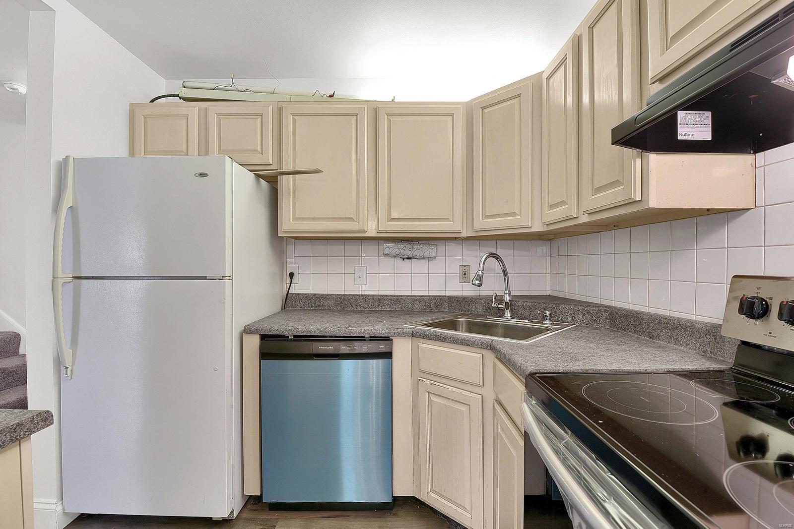 Rossridge Twnhs Condo - Residential