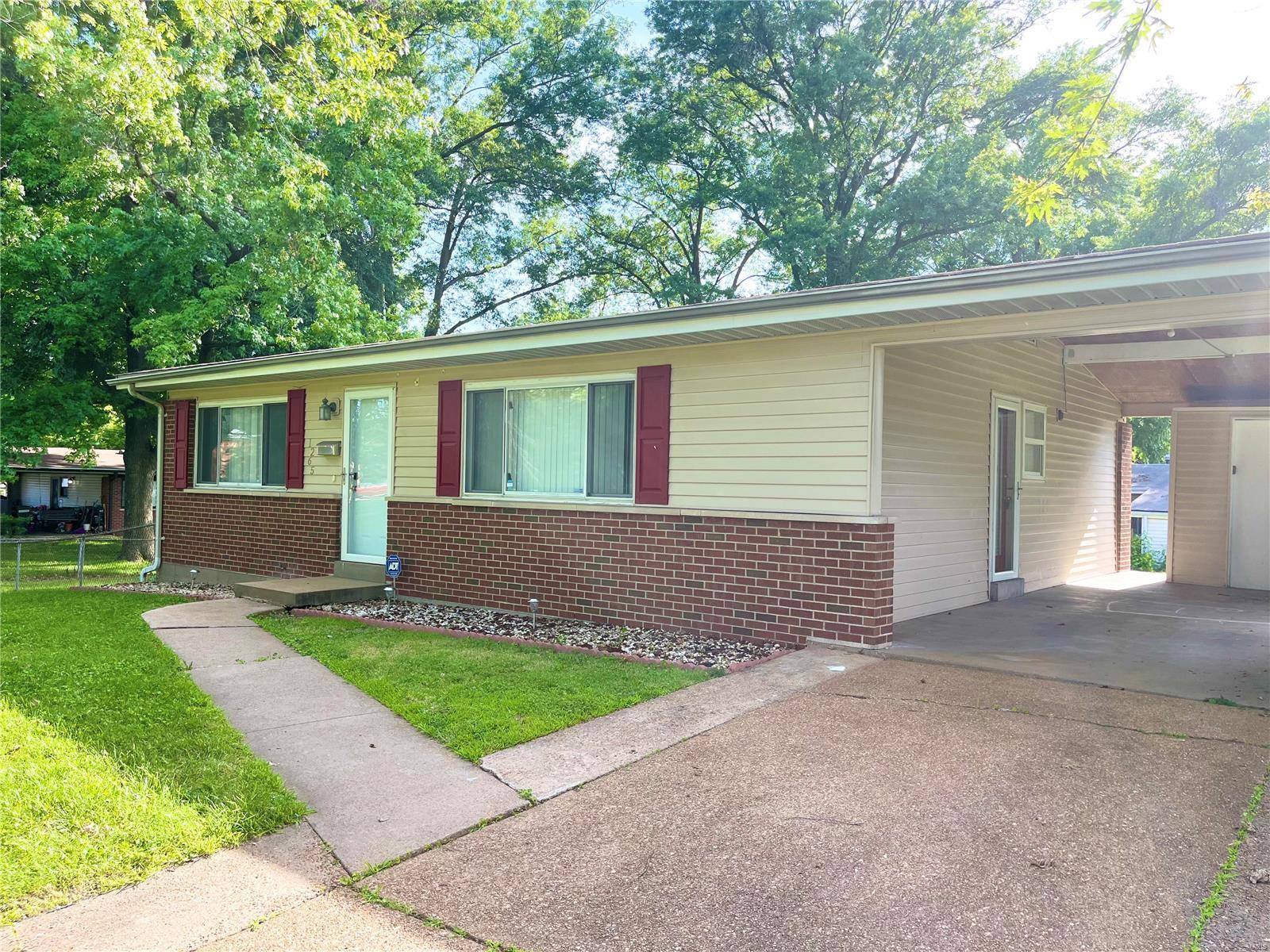 View Florissant, MO 63033 house