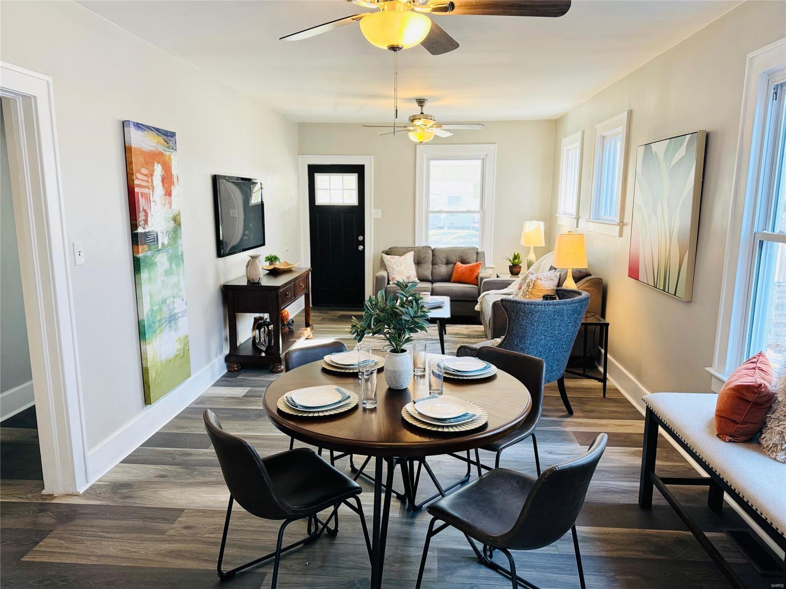 Granite City, Illinois 62040, United States, 2 Bedrooms Bedrooms, ,1 BathroomBathrooms,Residential,Pending,33098