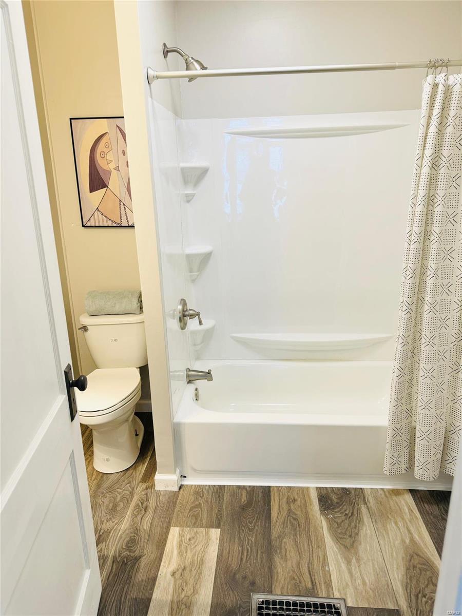 Granite City, Illinois 62040, United States, 2 Bedrooms Bedrooms, ,1 BathroomBathrooms,Residential,Pending,33098