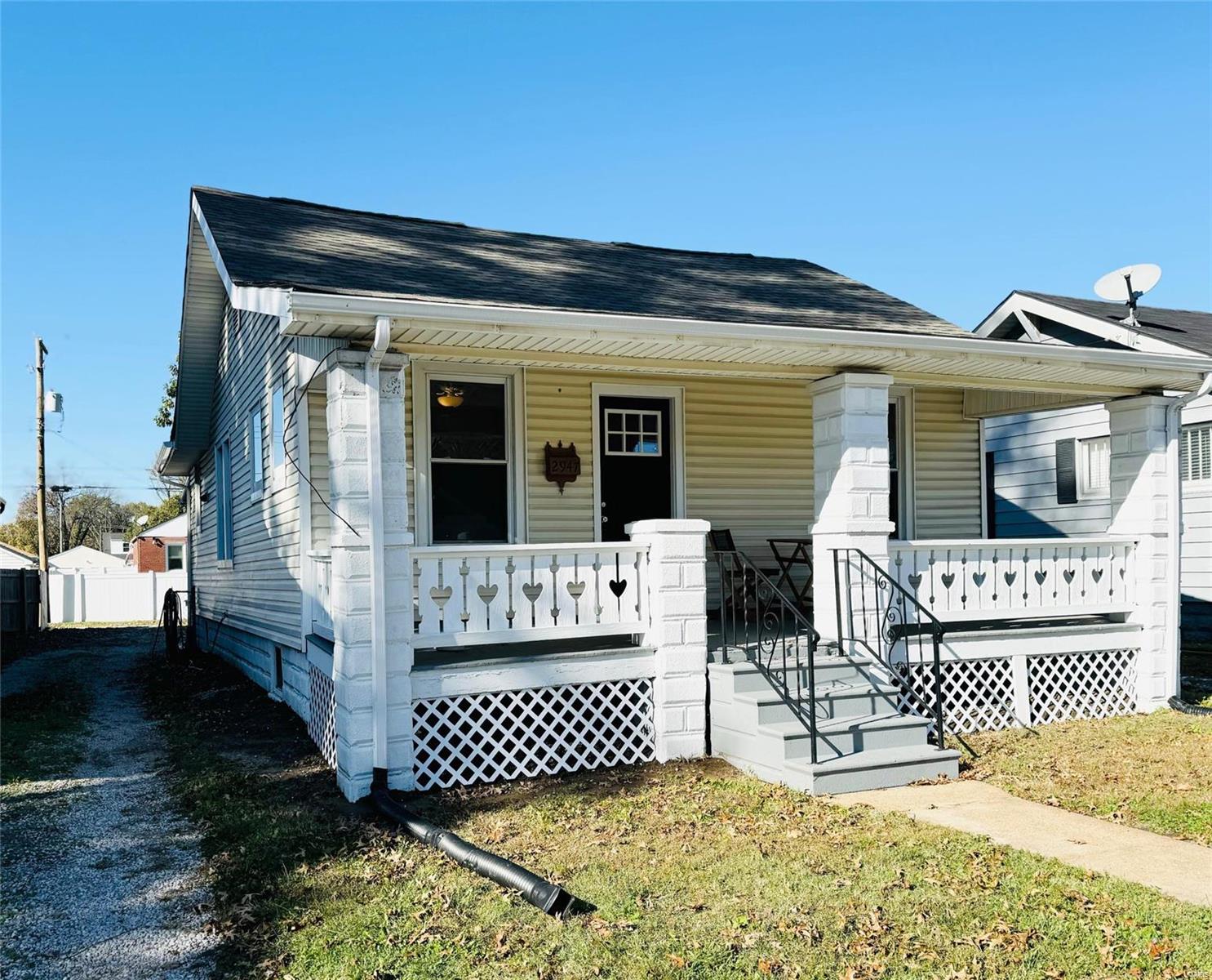 Granite City, Illinois 62040, United States, 2 Bedrooms Bedrooms, ,1 BathroomBathrooms,Residential,Pending,33098