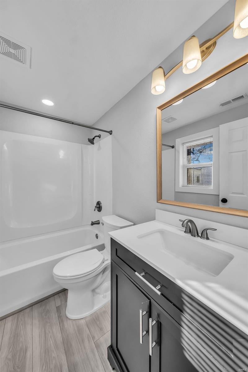 O'Fallon, Missouri 63366, United States, 3 Bedrooms Bedrooms, ,2 BathroomsBathrooms,Residential,Pending,16618